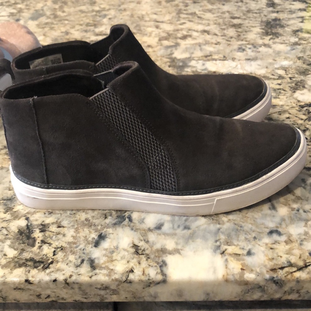 Toms - Picture 2 of 6